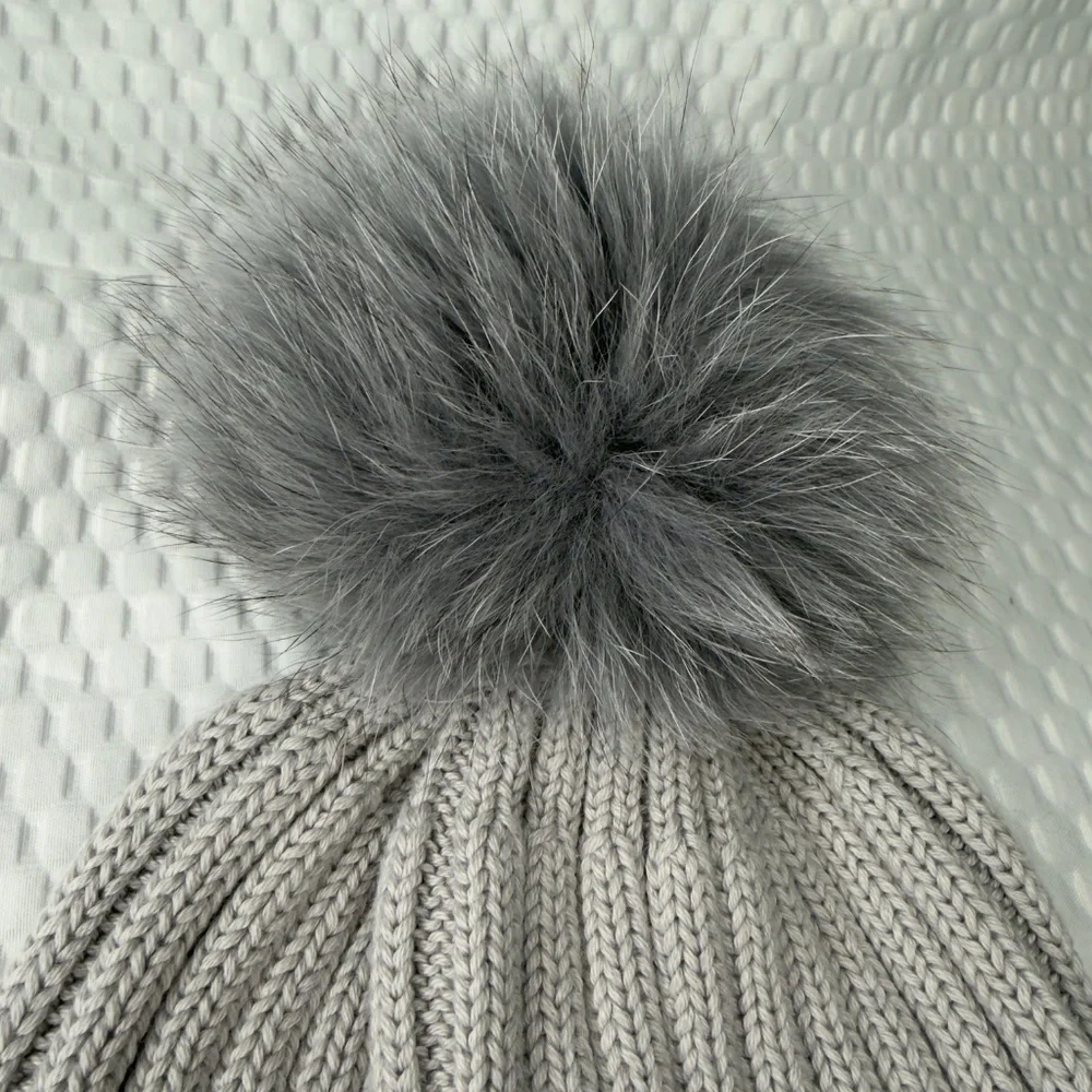 MONCLER WOMEN'S LIGHT GRAY RIBBED KNIT BEANIE W/ POM POM -SAME DAY SHIP - Picture 4 of 5